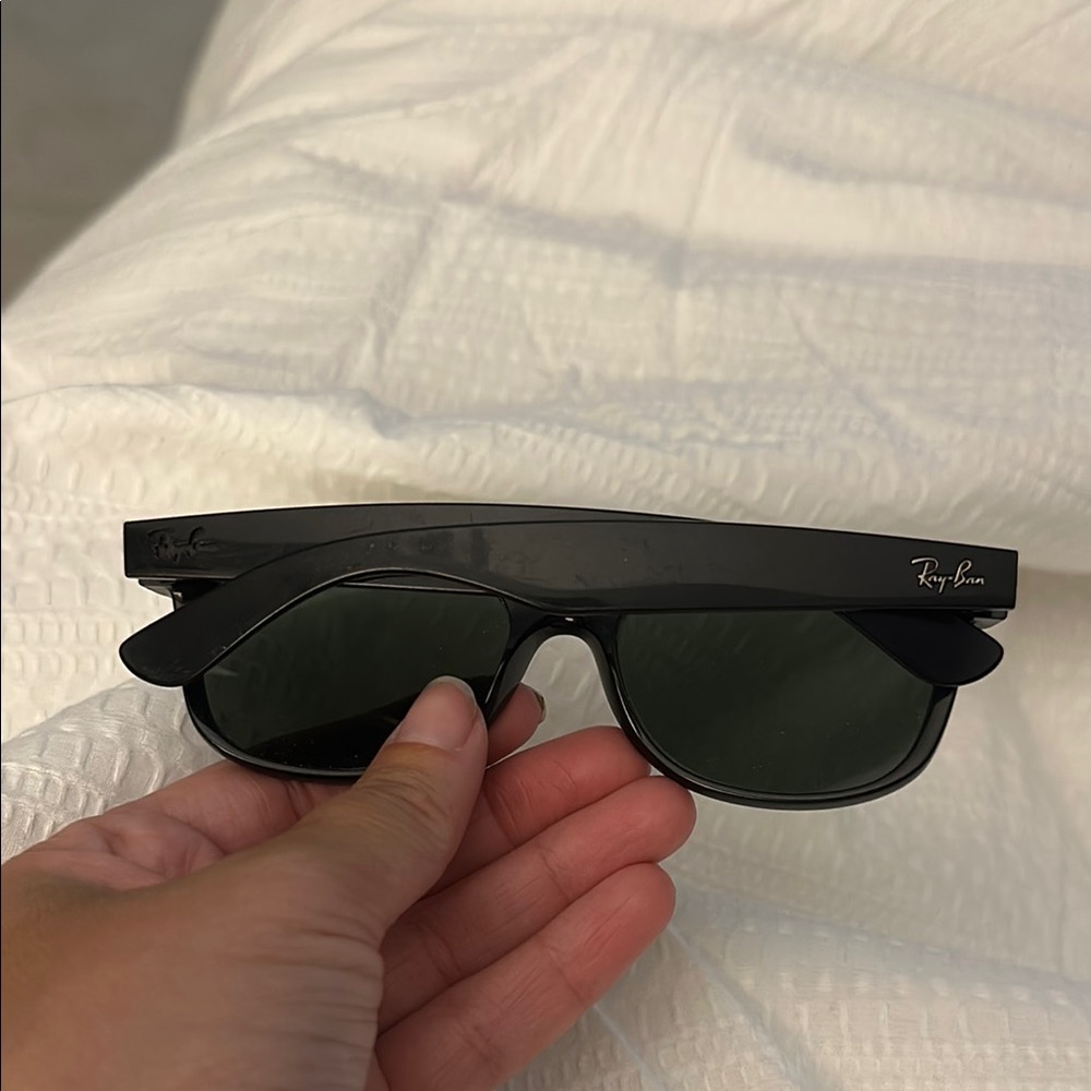 Ray-Ban Classic Black Shades - Picture 3 of 4